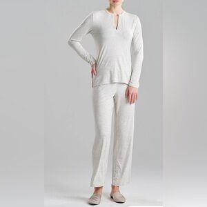 Natori Cream Feathers Essentials Lenzing™ Ecovero™ Viscose PJ. New, Never Worn